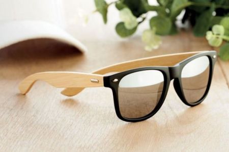 Lunette de soleil en bambou personnalise